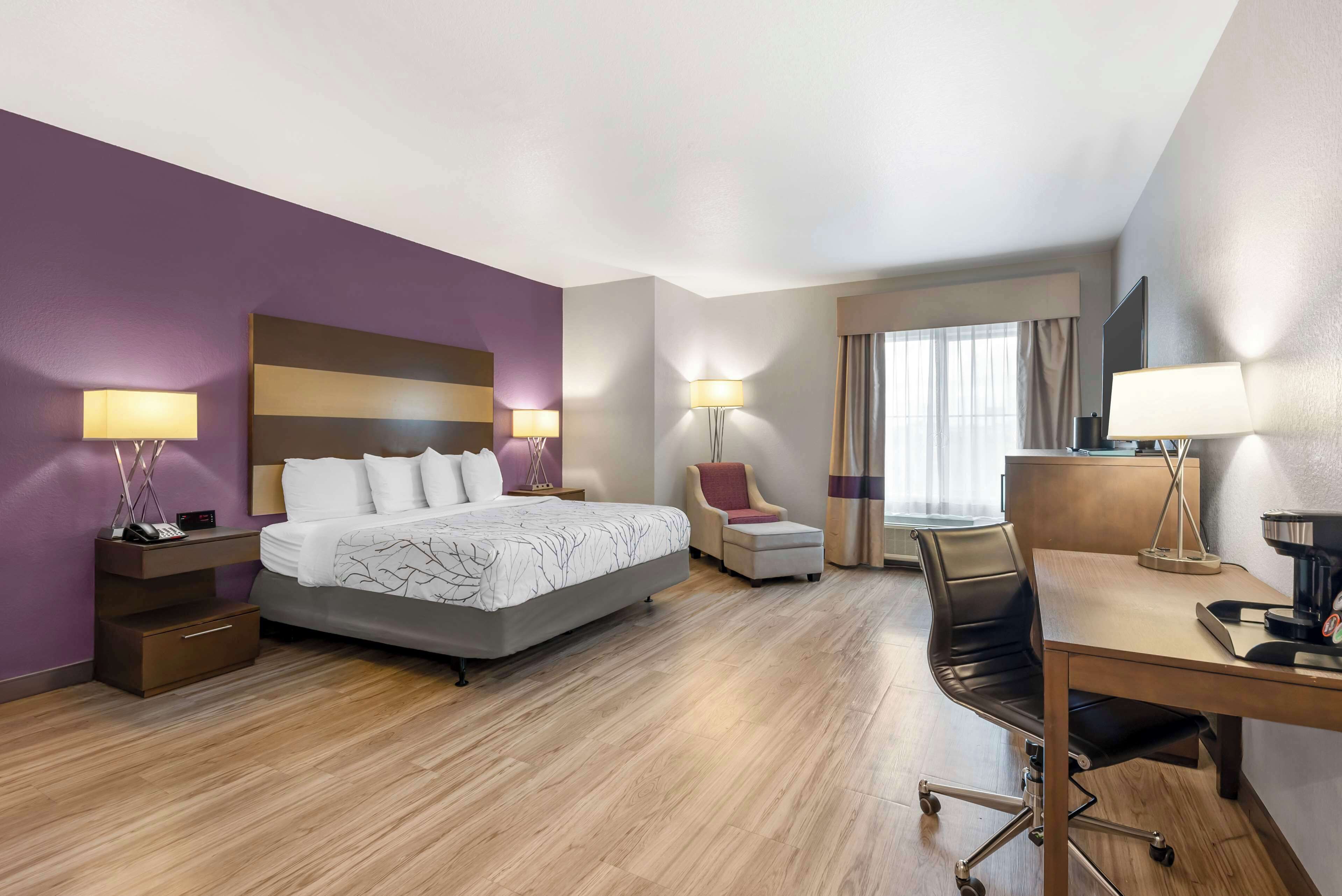 desk, soundproofing, iron/ironing board, free wifi