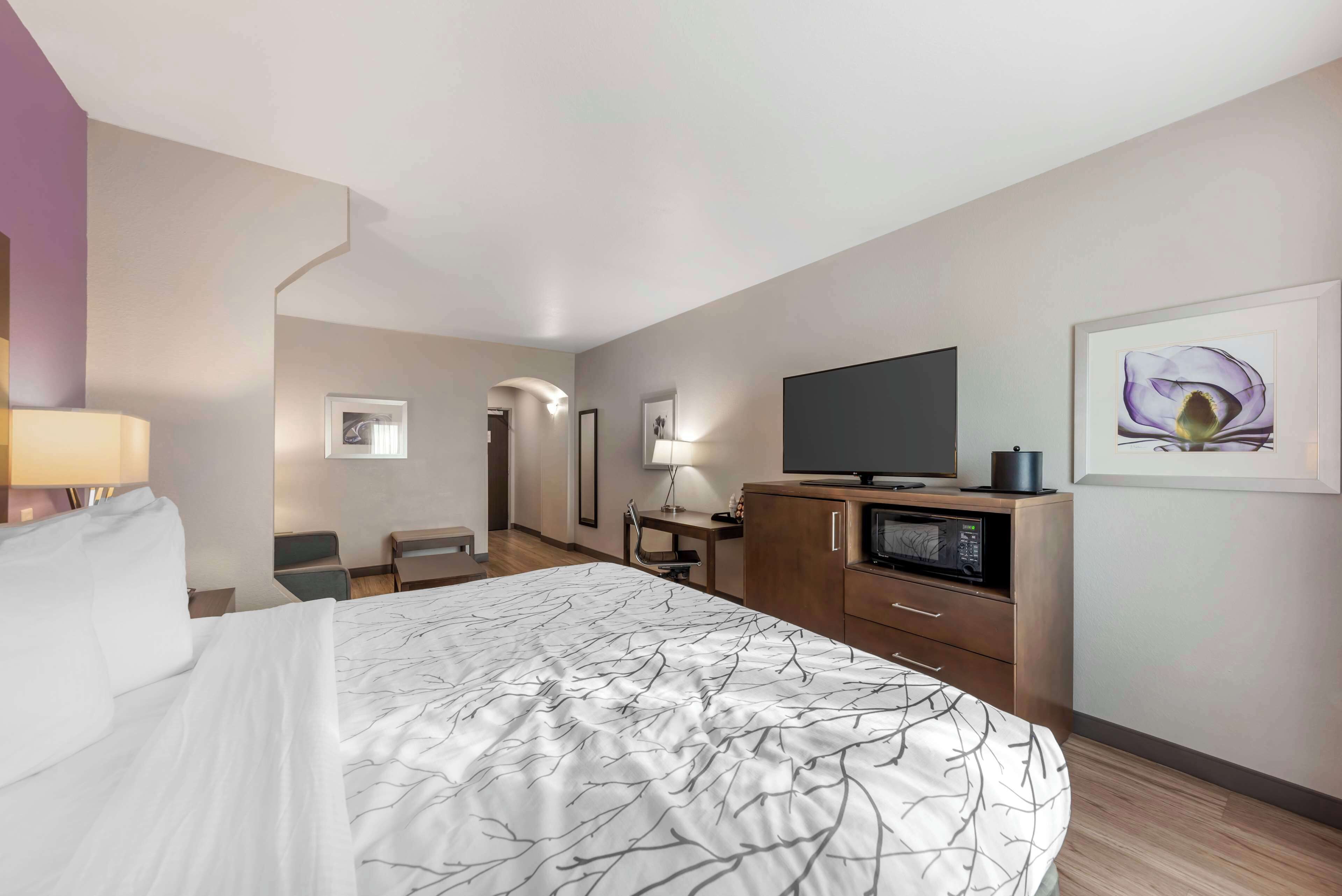 desk, soundproofing, iron/ironing board, free wifi