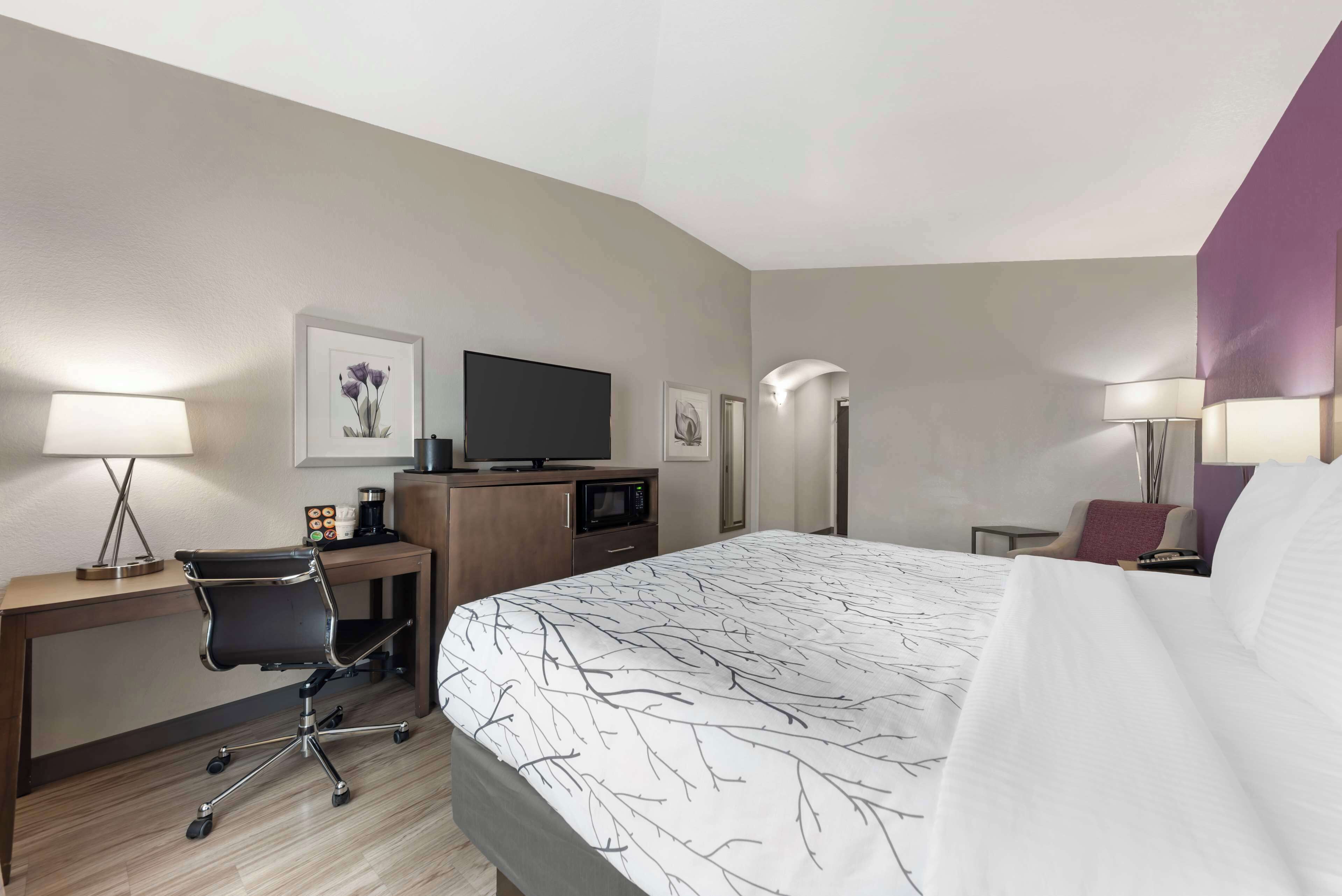 desk, soundproofing, iron/ironing board, free wifi