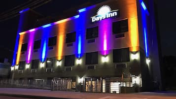 Fassade der Unterkunft – Abend/Nacht