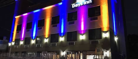 Façade de lâhĂ©bergement - soirĂ©e/nuit