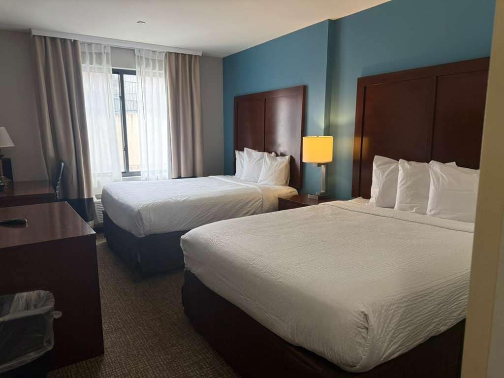 Chambre, 2 grands lits, non-fumeurs | 1 chambre, coffres-forts dans les chambres, bureau