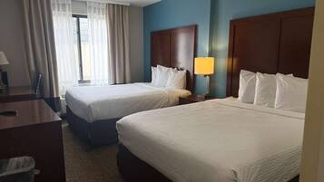 Habitación, 2 camas de matrimonio, no fumadores | 1 dormitorio, caja fuerte, escritorio