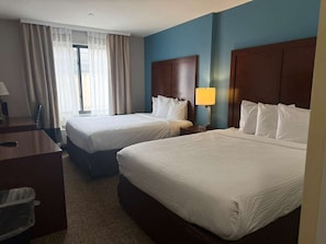 Huone, 2 keskisuurta parisänkyä, tupakointi kielletty | 1 makuuhuone, tallelokero huoneessa, työpöytä