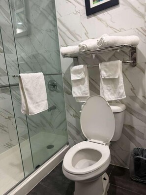 Room, 2 Queen Beds, Non Smoking | Bathroom
