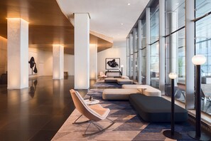 Serves lunch and dinner