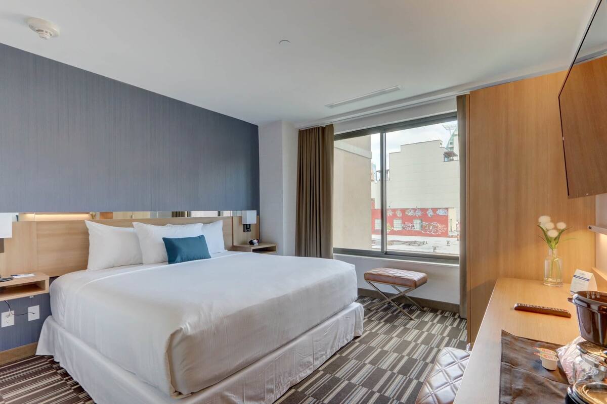 Pillowtop beds, in-room safe, desk, laptop workspace