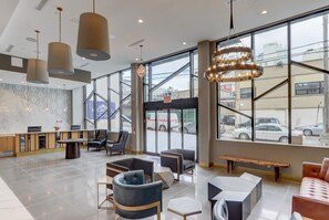 Lobby - Microtel Inn by Wyndham Long Island City (Long Island City)