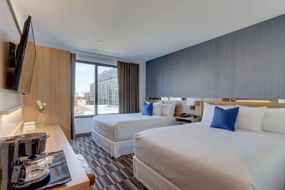 Pillowtop beds, in-room safe, desk, laptop workspace
