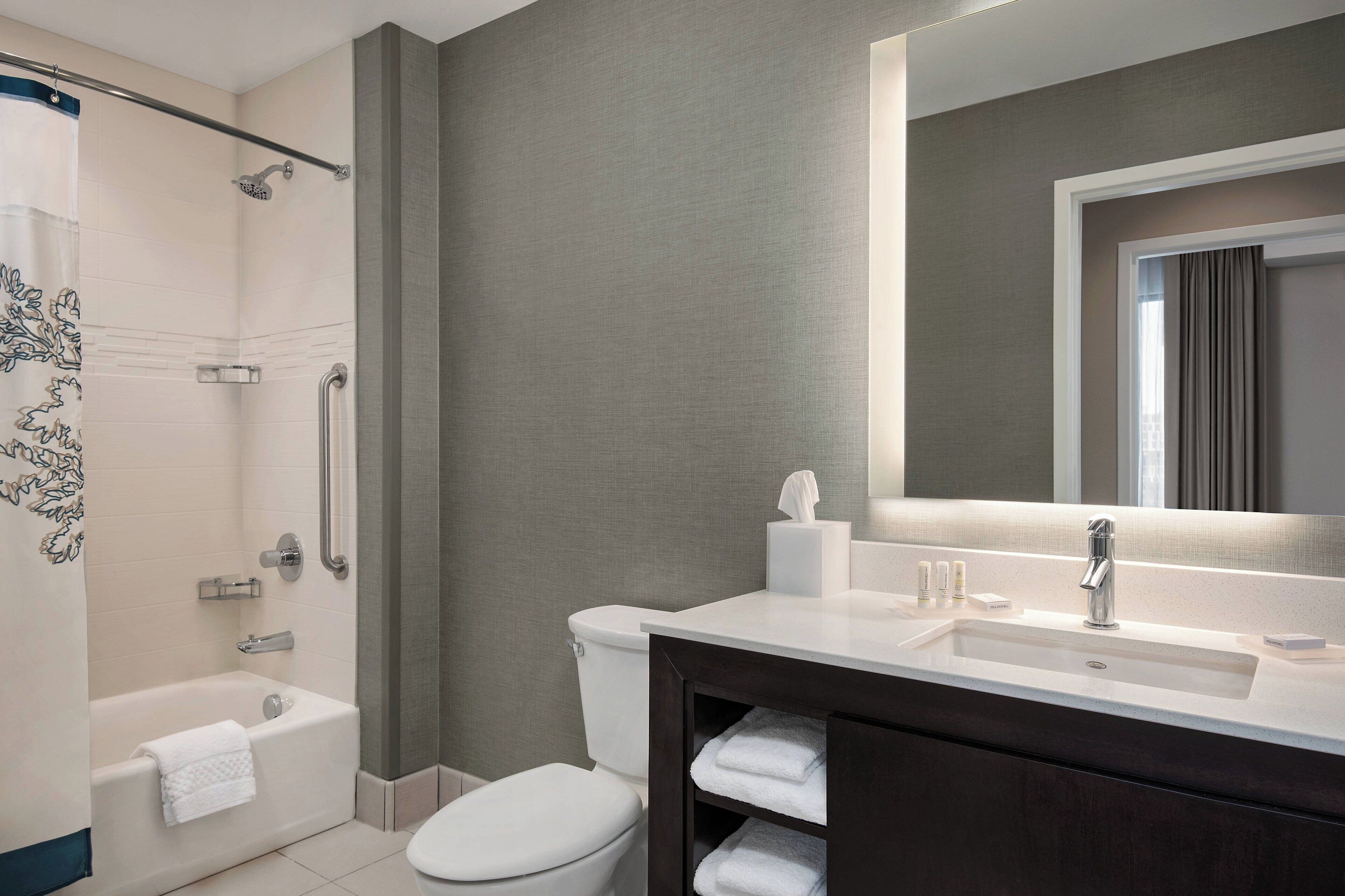 separate bathtub and shower, hair dryer, towels