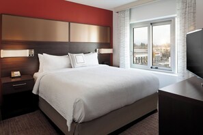 Tabla de planchar con plancha, wifi gratis, ropa de cama y despertador
