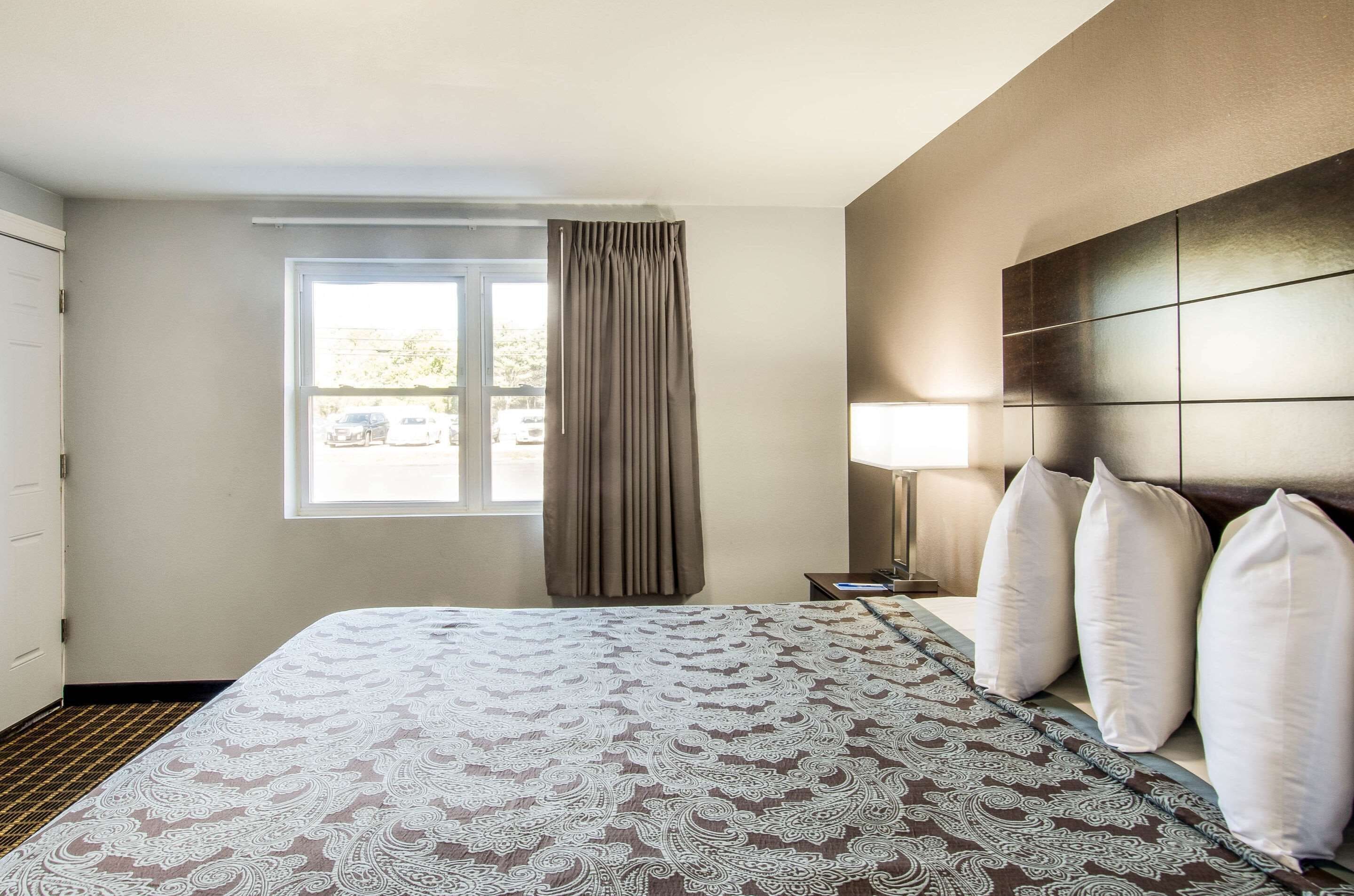 Desk, free WiFi, bed sheets, alarm clocks