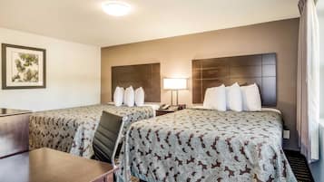 Habitación estándar, 2 camas Queen size, para no fumadores | Escritorio, wifi gratis, ropa de cama y despertador