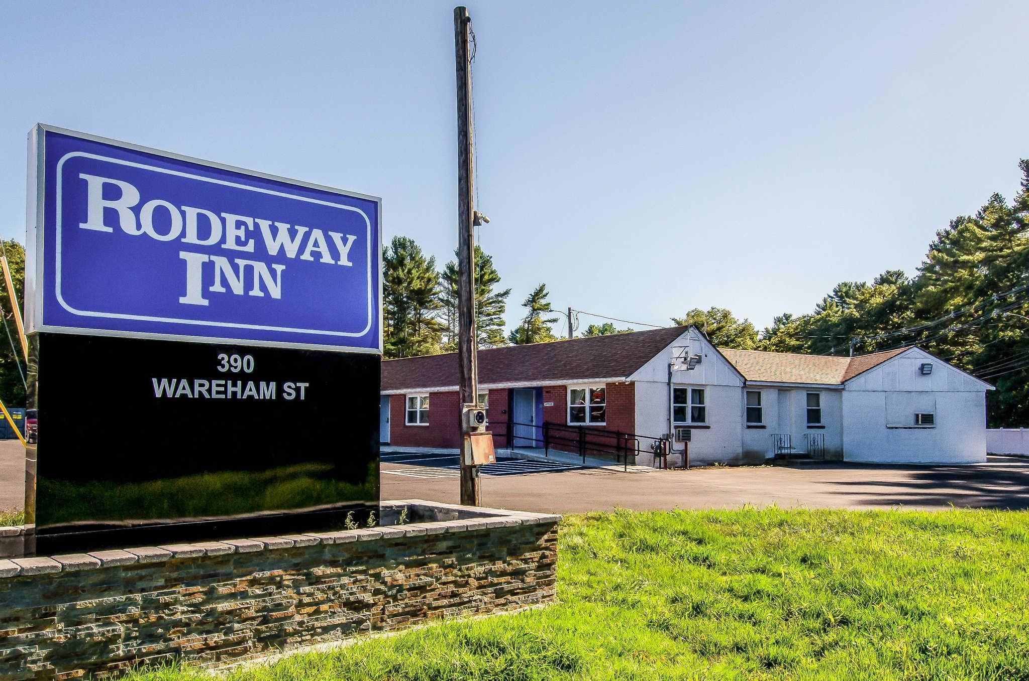 Naamplaatje voor Rodeway Inn, Warehamstraat 390.