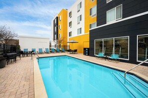 Outdoor pool - TownePlace Suites by Marriott Montgomery EastChase (Montgomery)