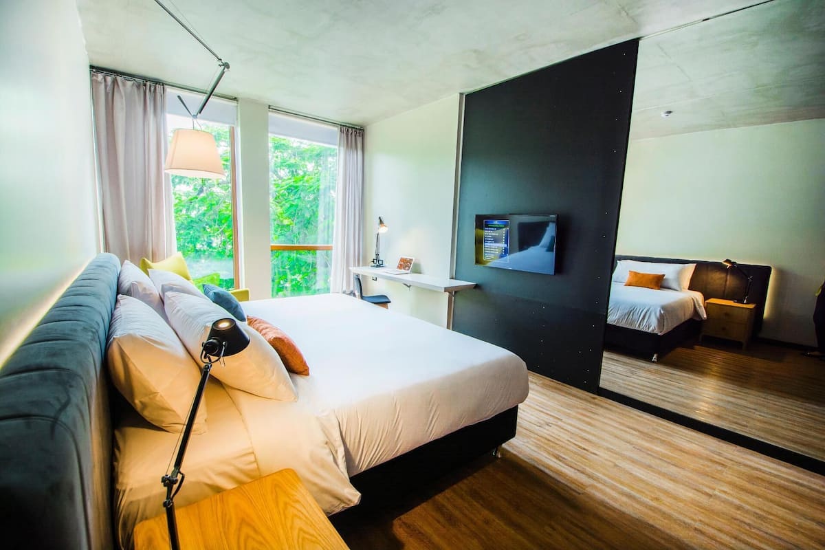 1 chambre, minibar, coffres-forts dans les chambres, bureau