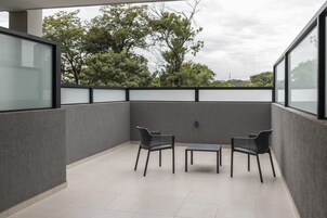 Deluxe-Zimmer, 1 King-Bett, Balkon | Terrasse/Patio