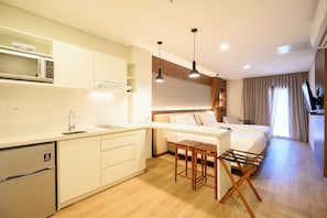 1 chambre, minibar, coffres-forts dans les chambres, bureau