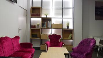 Coin salon dans le hall