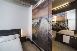 Double Room | Desk, blackout drapes, soundproofing, iron/ironing board - Hotel Zerupe (Zarautz)