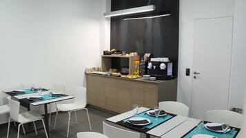 Petit déjeuner buffet servi tous les jours en supplément