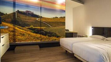 Bureau, rideaux occultants, chambres insonorisées