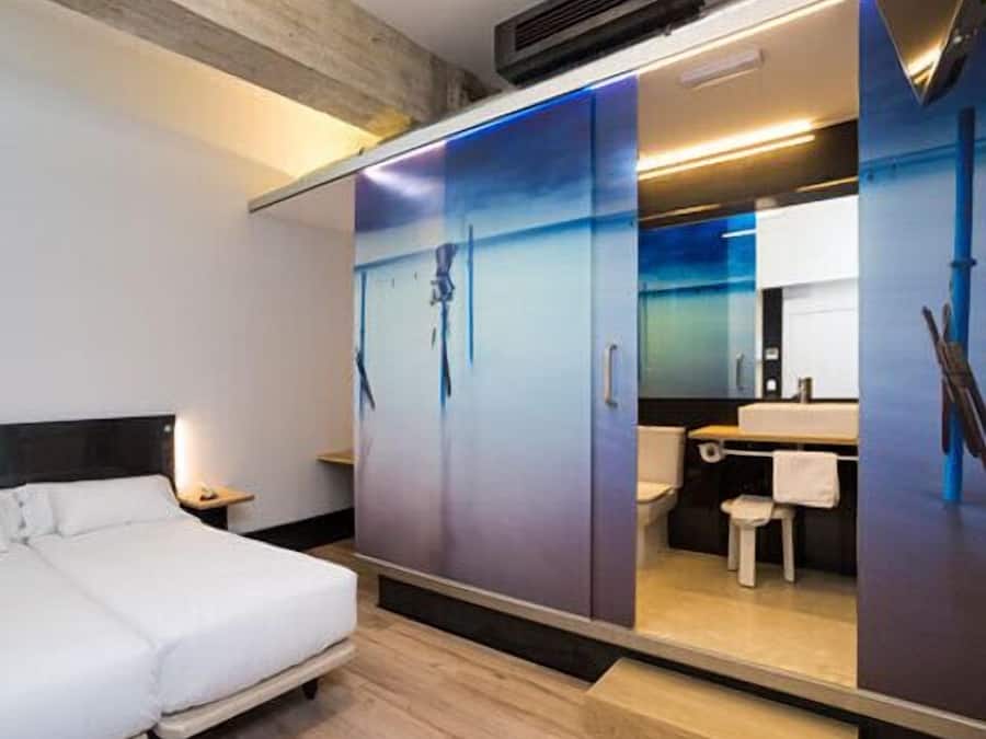 Dobbeltrom | Skrivebord, blendingsgardiner, lydisolert og strykejern/-brett