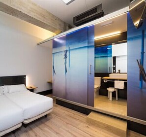 Double Room | Desk, blackout drapes, soundproofing, iron/ironing board - Hotel Zerupe (Zarautz)