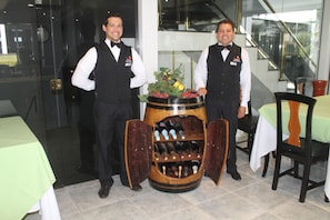 Breakfast, lunch, dinner served; Regional cuisine