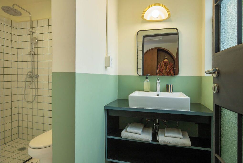 suite, kitchenette (terrace) | bathroom | shower, free toiletries, towels