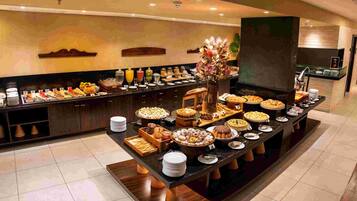 包含每日自助早餐