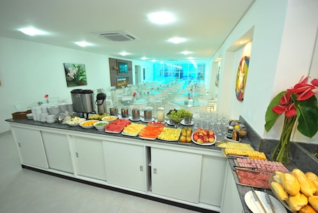 Sudah termasuk sarapan prasmanan setiap hari