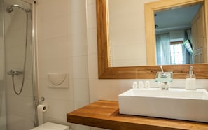 Family Room (Comfort) | Bathroom | Shower, free toiletries, hair dryer, towels - Willa Pokusa - Szczawnica (Szczawnica)