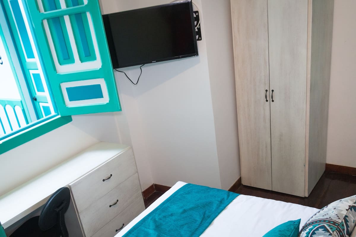 In-room safe, free WiFi