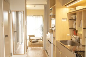 Double Room with 2 Futons (208) | Private kitchen | Fridge, microwave, stovetop, electric kettle - Guesthouse Life Field (Kurashiki)