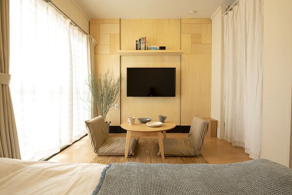 Double Room with 2 Futons (208) | Memory foam beds, individually decorated, individually furnished, desk - Guesthouse Life Field (Kurashiki)