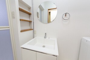 House | Bathroom | Combined shower/tub, hair dryer, slippers, bidet