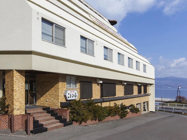 A modern building with a flat roof, large windows, and a signboard. - Toya Gokirakutei (Toyako)