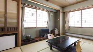 Japanese Style Room without air conditioning | In-room safe, iron/ironing board, bed sheets