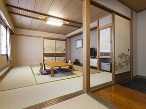 傳統客房 (Japanese Style without AC) | 房內夾萬、熨斗/熨衫板、床單