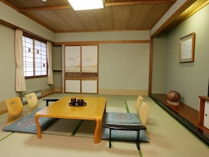 Chambre Tradition (Japanese Style without AC) | Coffres-forts dans les chambres, fer et planche à repasser