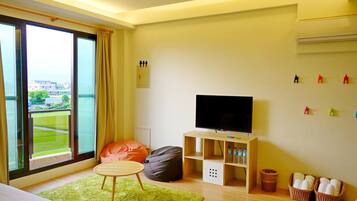 Superior Quadruple Room | Desk, blackout drapes, rollaway beds, free WiFi