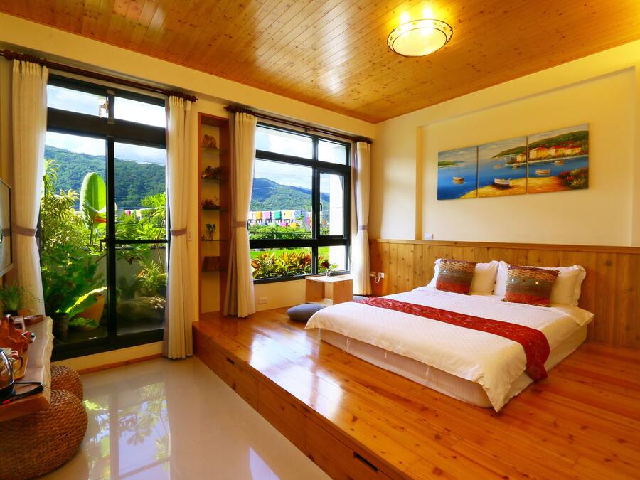 Double Room, Mountain View (201) | Blackout curtains, rollaway beds, free WiFi, bed sheets