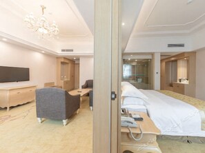 Suite Exécutive | Bureau, rideaux occultants, Wi-Fi gratuit, draps fournis