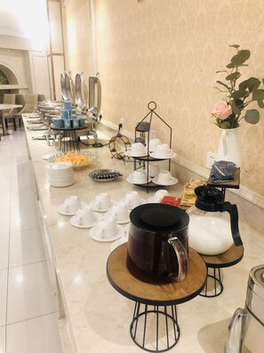 Daily buffet breakfast for a fee - Royal International Hotel Disneyland and Wild Animal Park Branch (Shanghai)