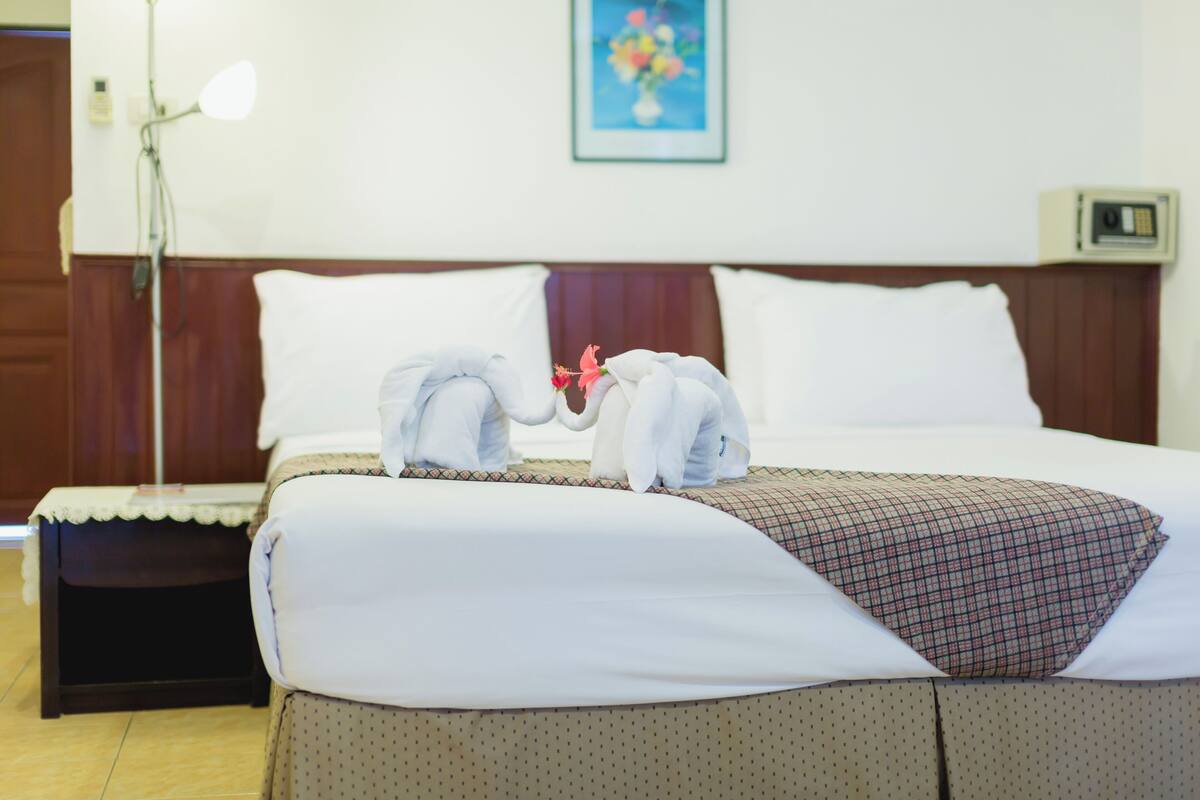 Deluxe Double Room with Balcony | In-room safe, desk, blackout curtains, iron/ironing board