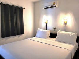 Caja de seguridad en la habitación, escritorio y cortinas blackout 