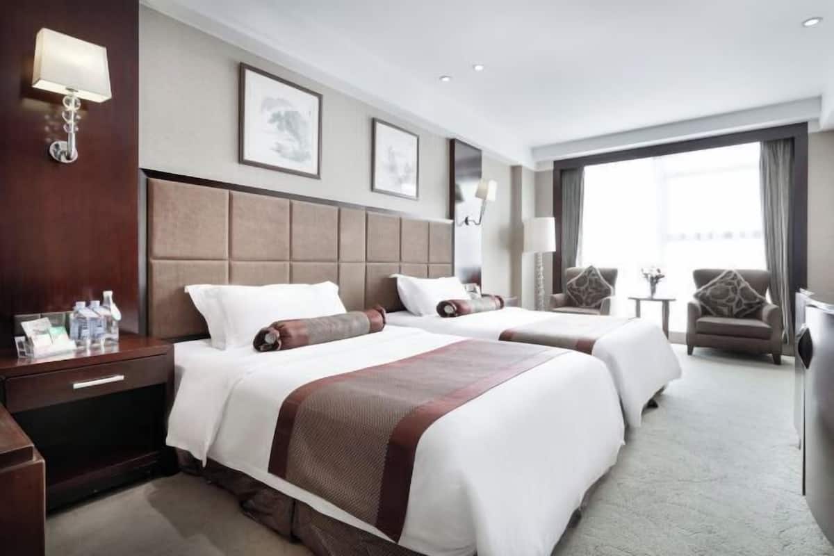 Minibar, in-room safe, desk, blackout curtains