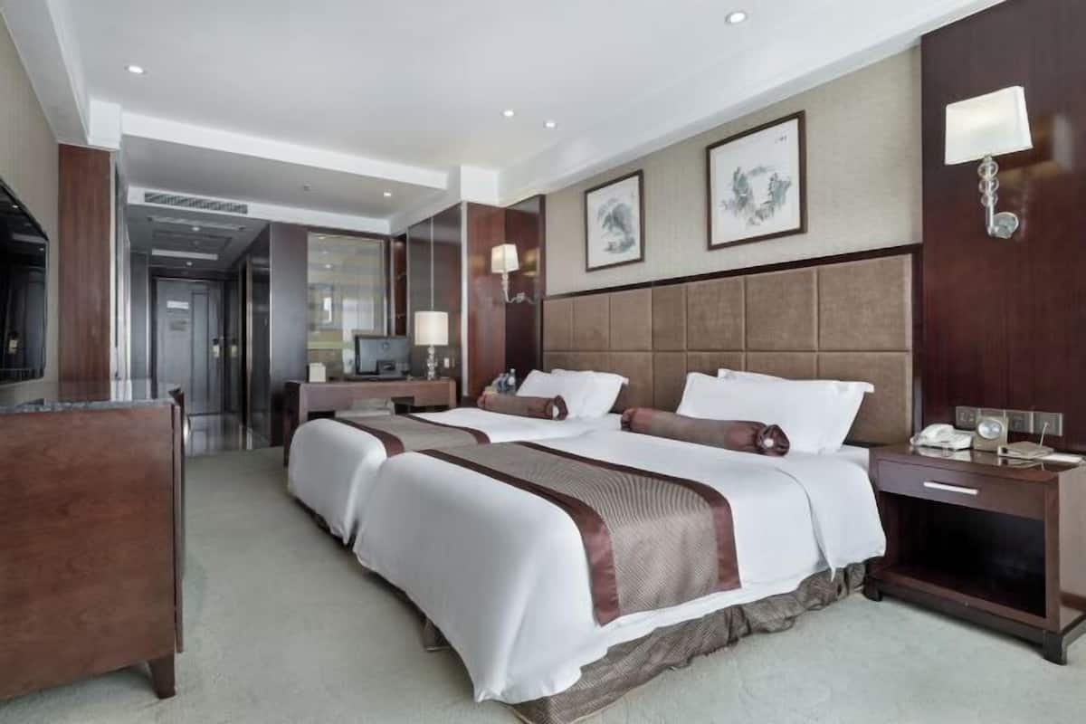 Minibar, in-room safe, desk, blackout curtains
