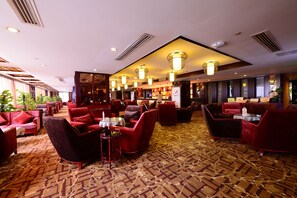 2 restaurants, breakfast, lunch, dinner served; Chinese cuisine 